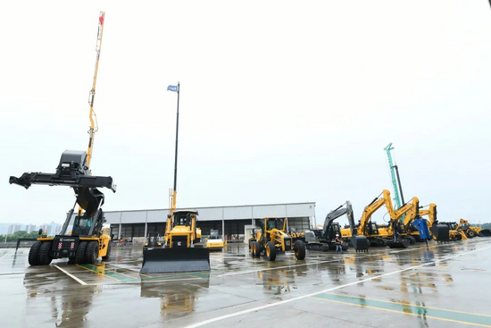 柳工路机 以创新自强驱动高质量发展，振兴中国路面机械装备制造业